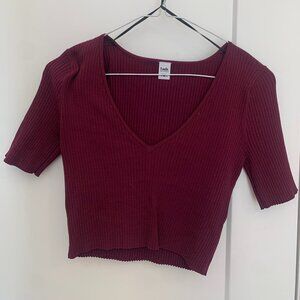 Cropped v-neck t-shirt from Simons